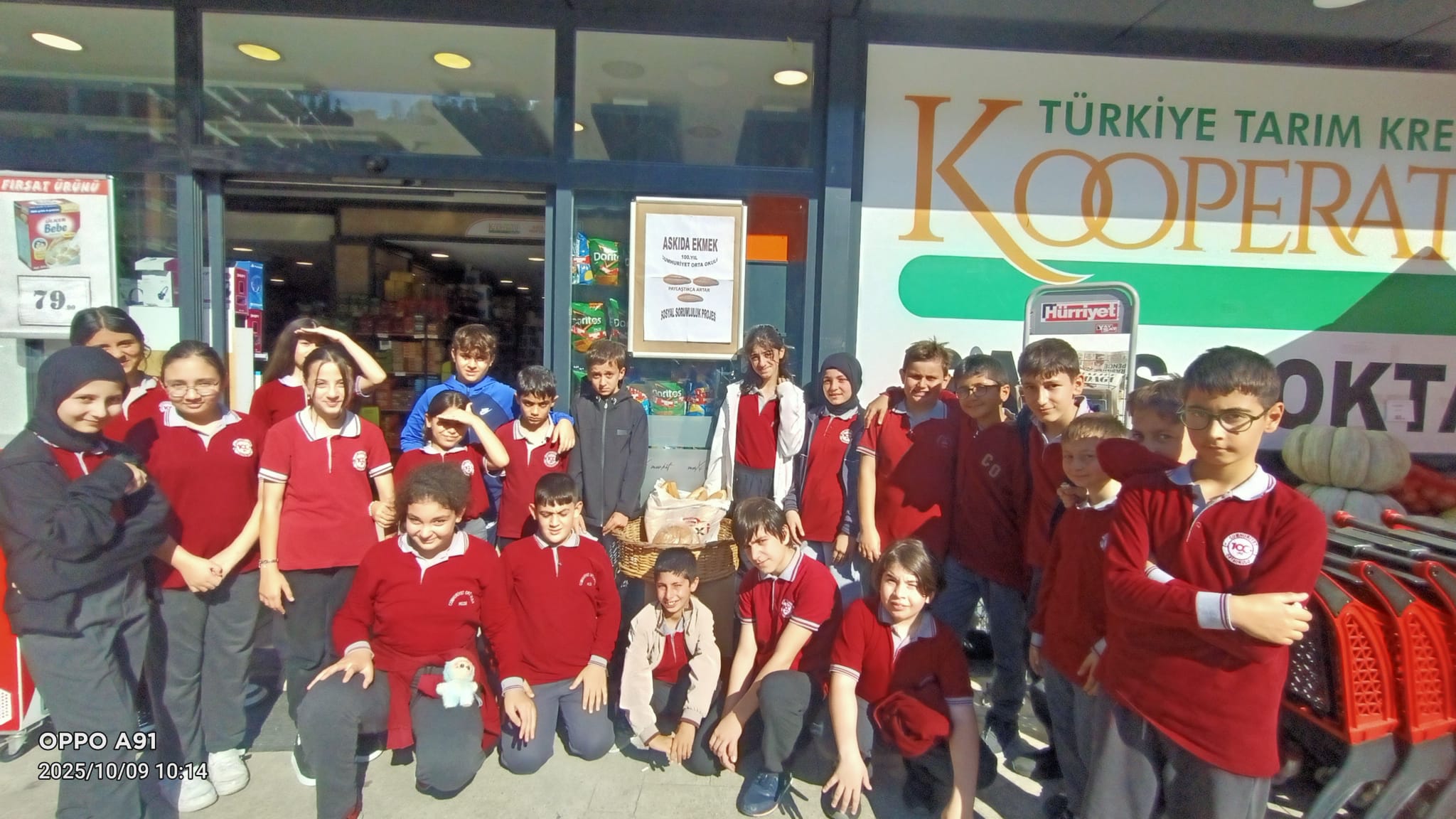 Cumhuriyet Ortaokulu’ndan Anlamlı Proje: “Askıda Ekmek” Uygulaması