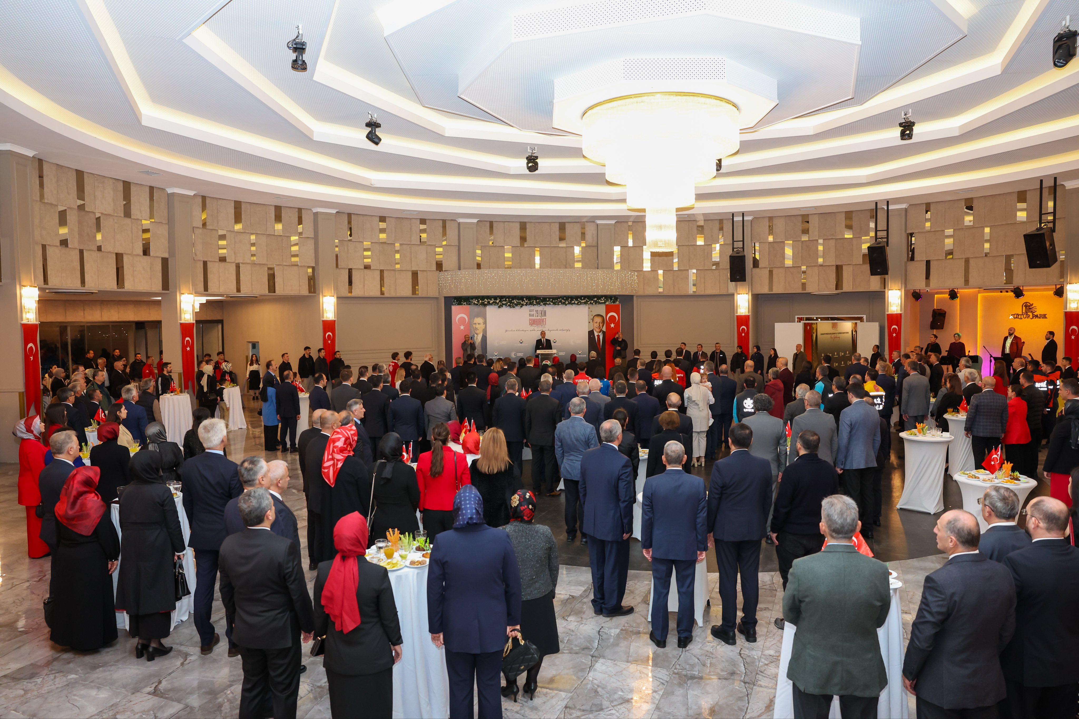 Rize’de Cumhuriyet’in 102. yılı resepsiyonla kutlandı