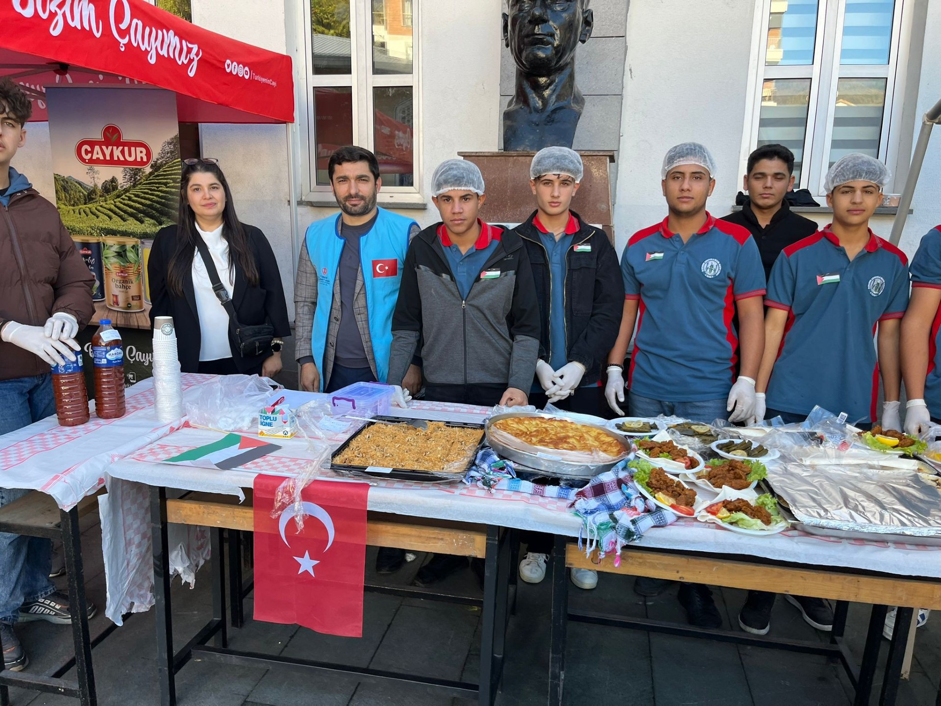 İkizdere’de ÇEDES “Gazze İçin Seferber” Hayır Çarşısı Yoğun İlgi Gördü