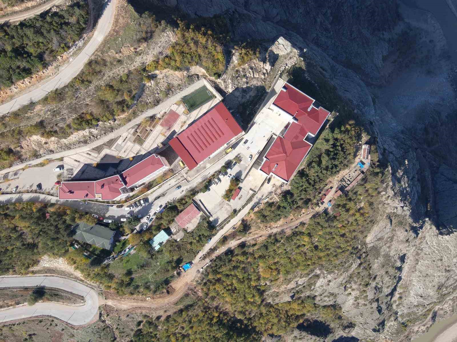 Uçurumun Kenarındaki Okulda Eğitim Yeniden Başladı