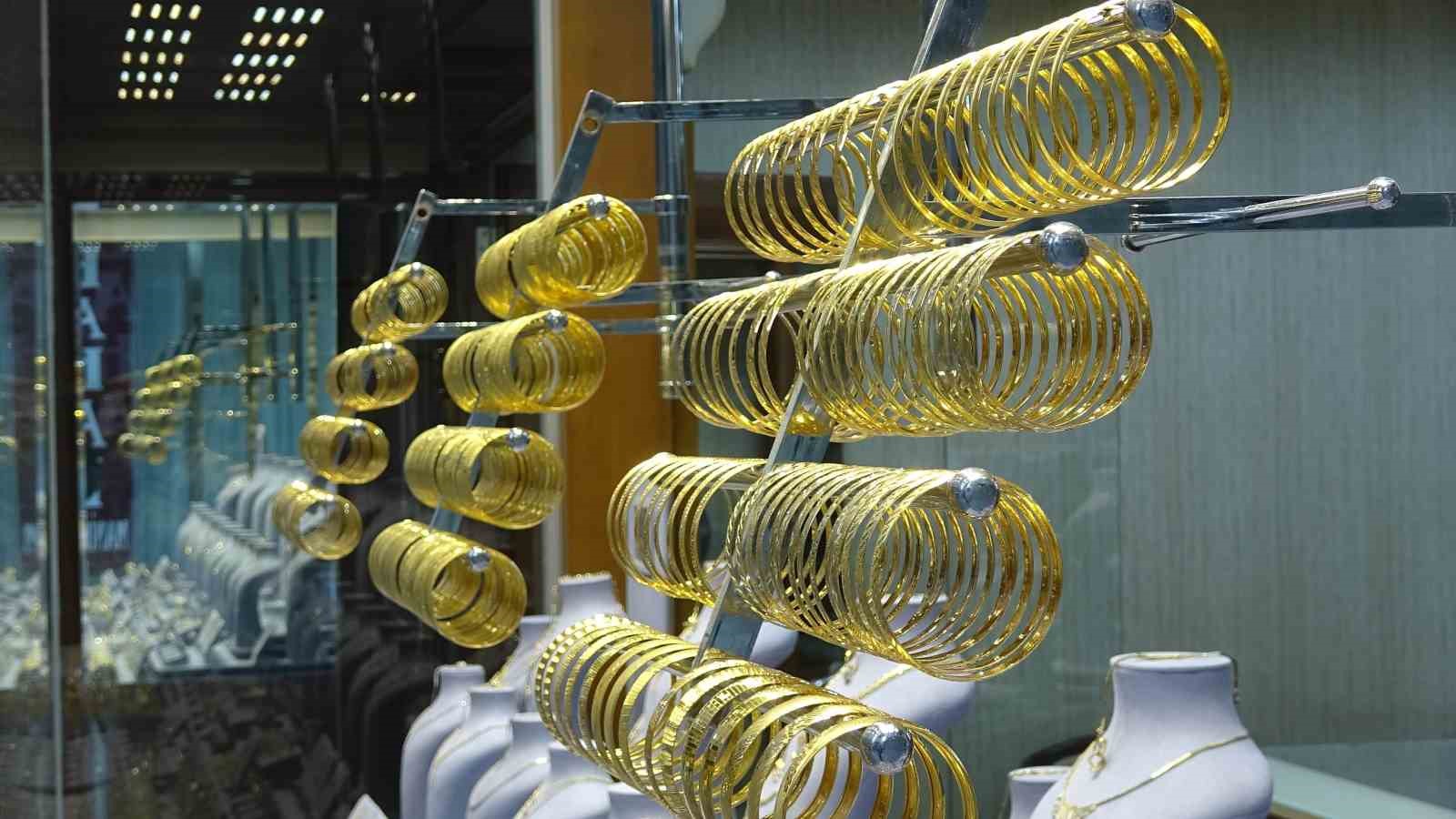 Güvenli Liman Altın Yatırımcısını Güldürdü, Döviz İse Üzdü