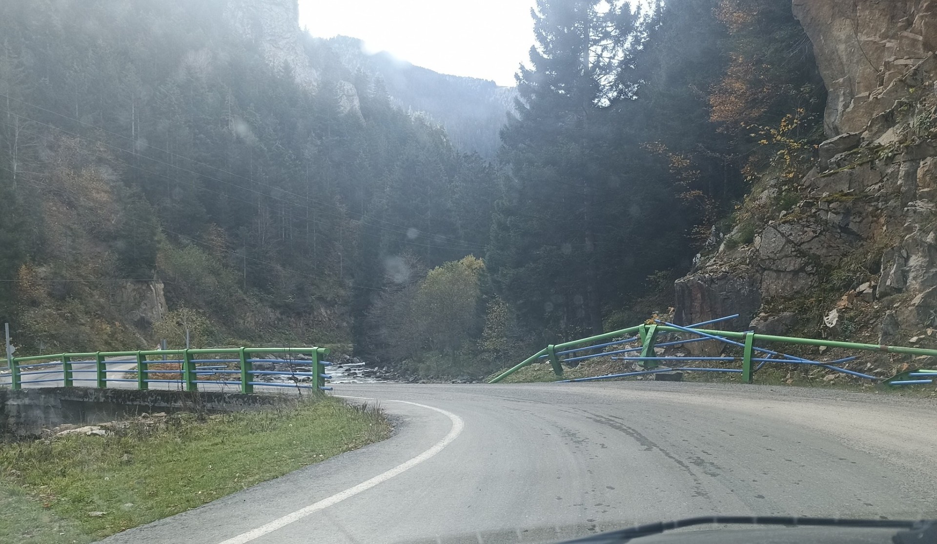 Çifteköprü Muhtarı Bektaş: “Anzer Grup Yolundaki Köprüler Tehlike Saçıyor”