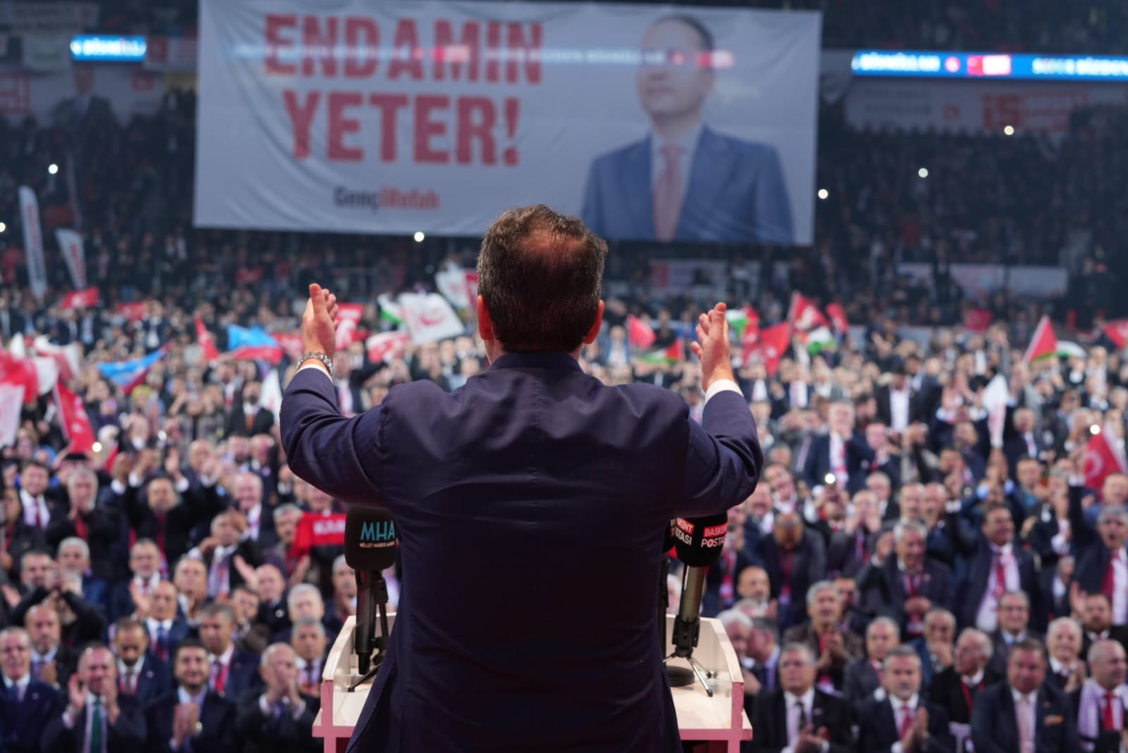 Erbakan tarihi kongrede konuştu: “Yeniden Refah Partisi sadece iktidarın değil, muhalefetin de tek gerçek alternatifidir!”