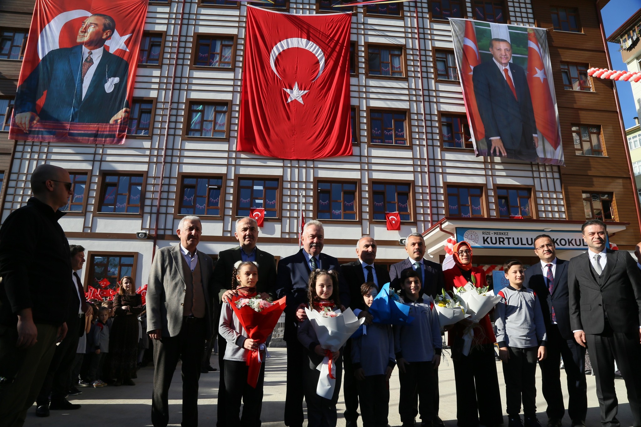 YAPIMI TAMAMLANAN KURTULUŞ İLKOKULU TÖRENLE EĞİTİM ÖĞRETİME BAŞLADI