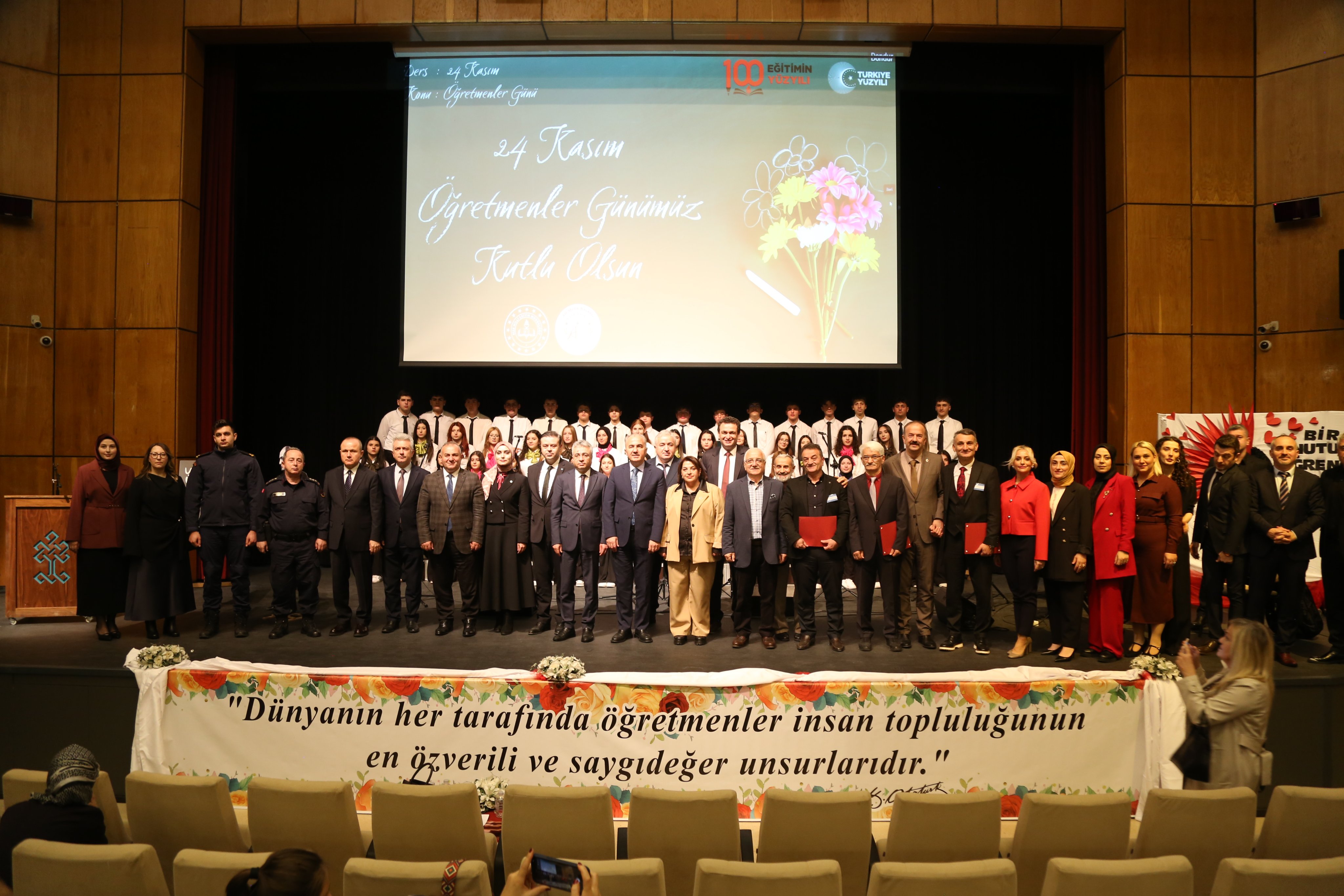 Rize’de 24 Kasım Öğretmenler Günü Programı Düzenlendi