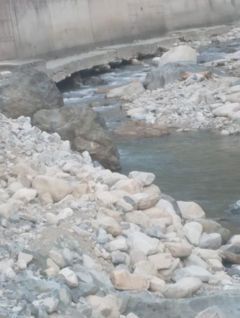 İkizdere’de Dere Yatağından Malzeme Alınması Karayolu İçin Tehlike Oluşturuyor