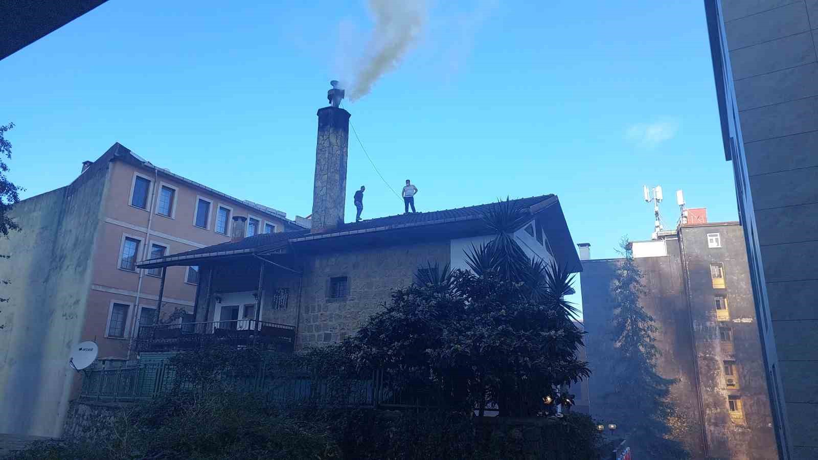 Rize’de Lokanta Bacasında Çıkan Yangın Kenti Dumana Boğdu