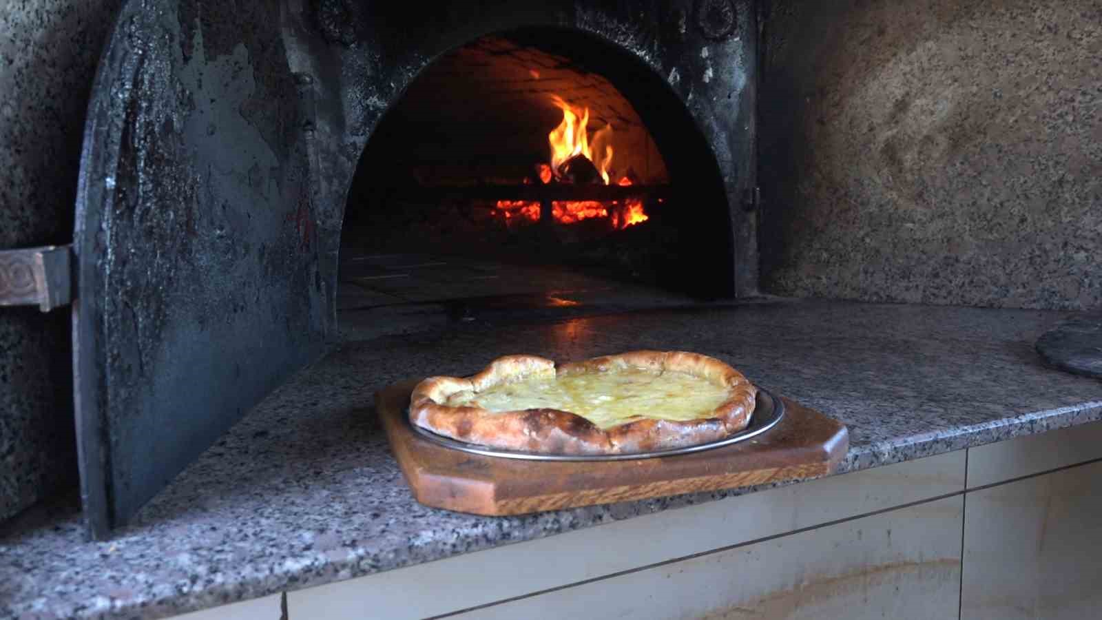 Rize’nin Coğrafi İşaretli Lezzeti Derepazarı Pidesi, Yeni Ustalarla Geleceğe Taşınıyor