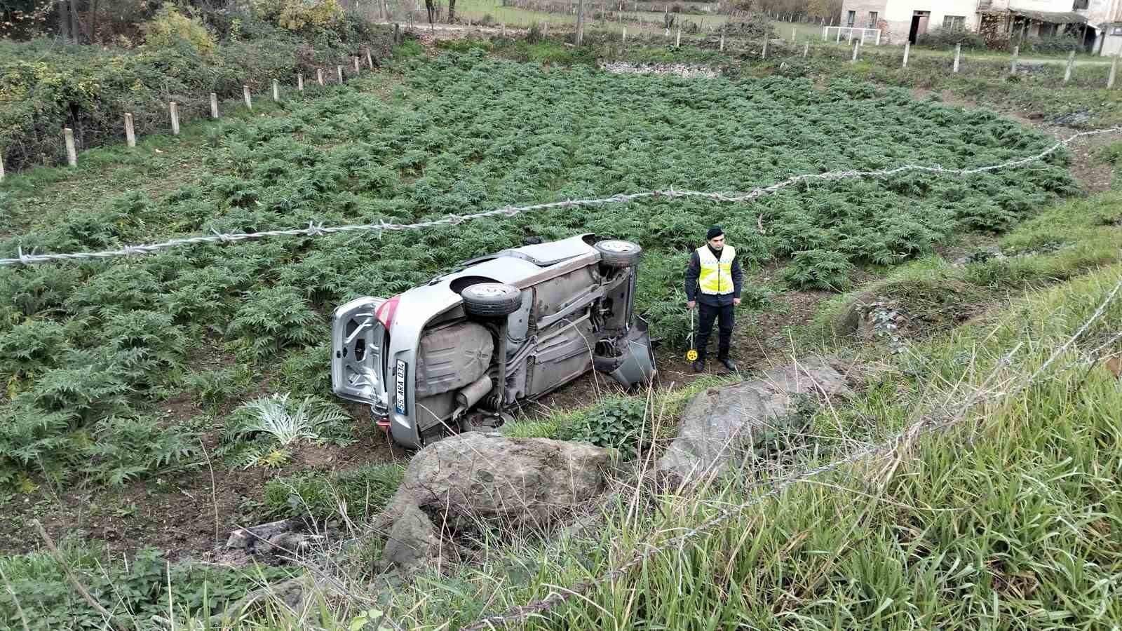 Bafra’da Otomobil Tarlaya Uçtu