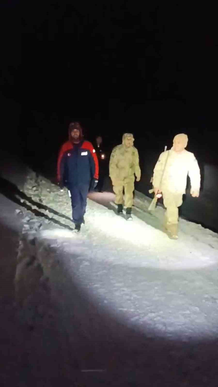 Gümüşhane’de Yaylada Kar Nedeniyle Mahsur Kalan Vatandaşlar Kurtarıldı