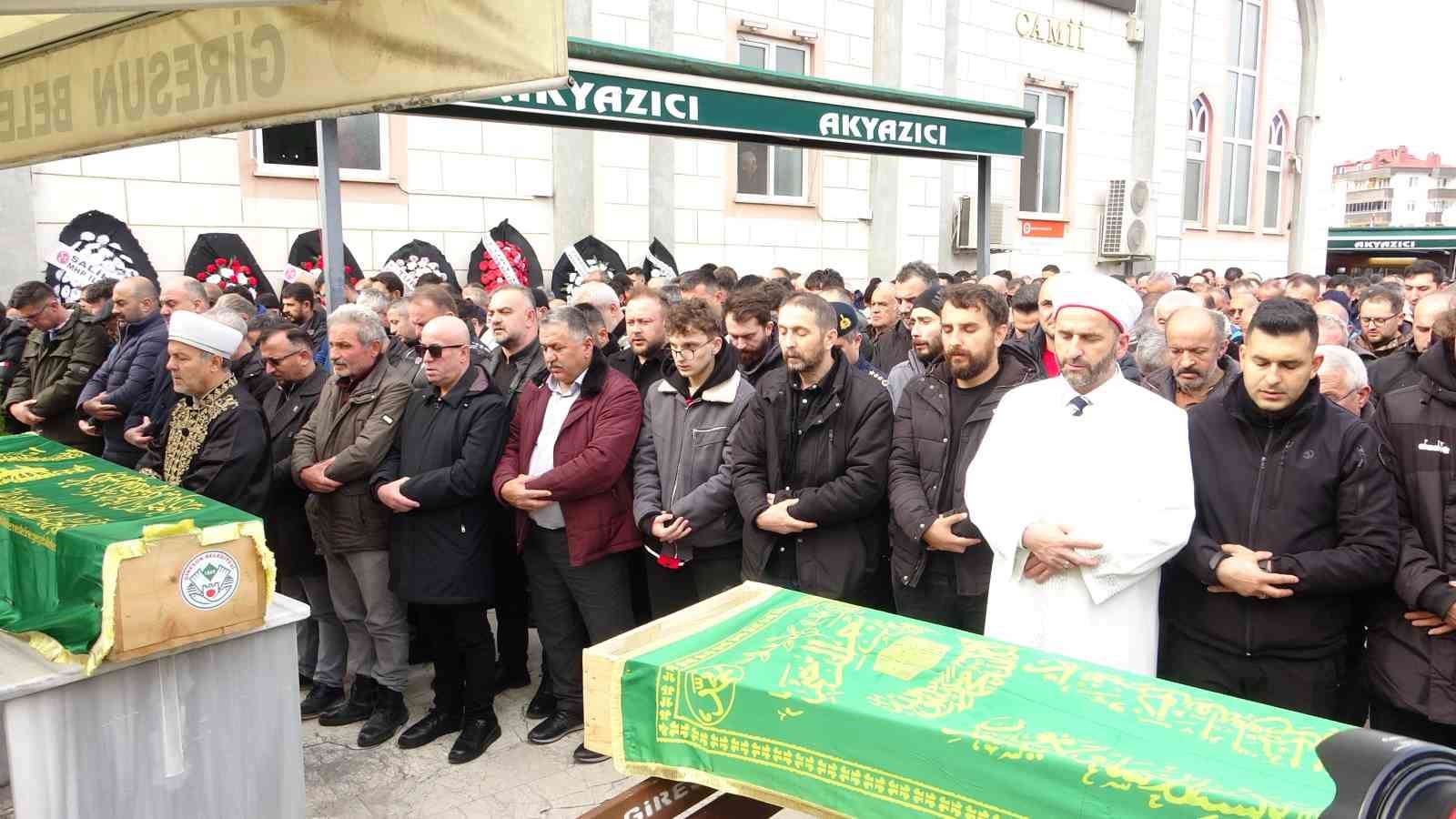 Mezar Yeri Yolunda Can Veren Dayı Ve Yeğen Gözyaşlarıyla Defnedildi