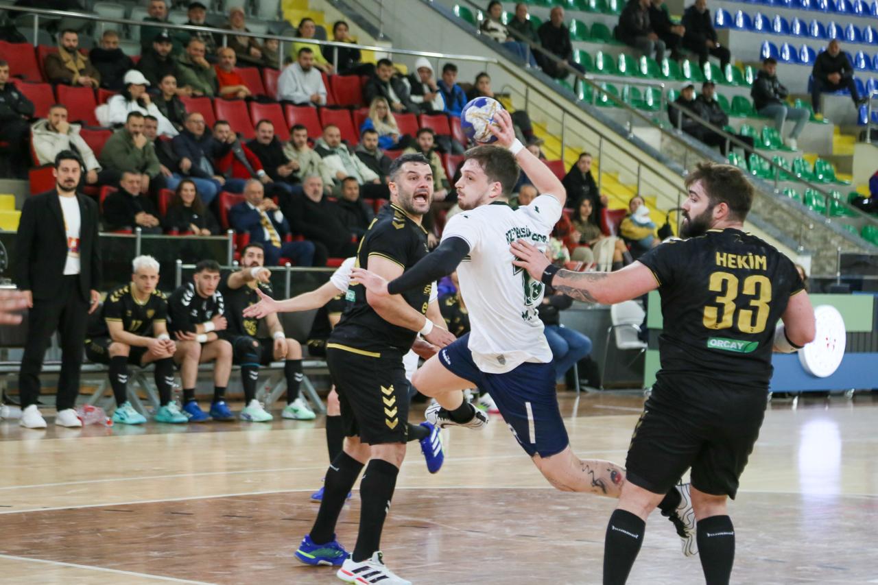 Hentbolda Rize derbisini Rize Belediyespor kazandı