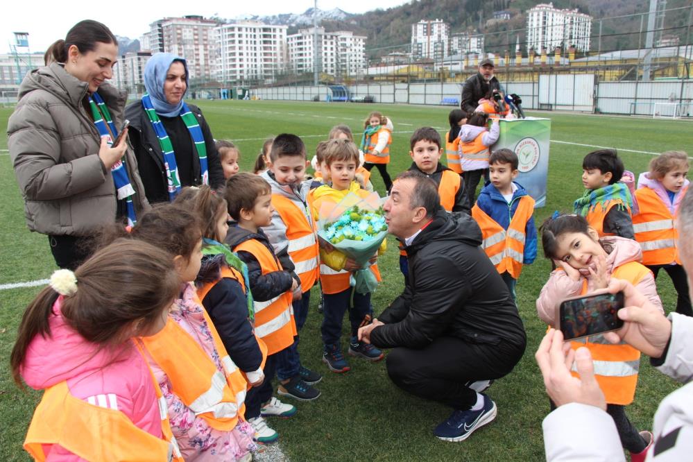 Minik Yüreklerden Büyük Destek: Gülbahar Anaokulu Öğrencilerinden Çaykur Rizespor’a Ziyaret