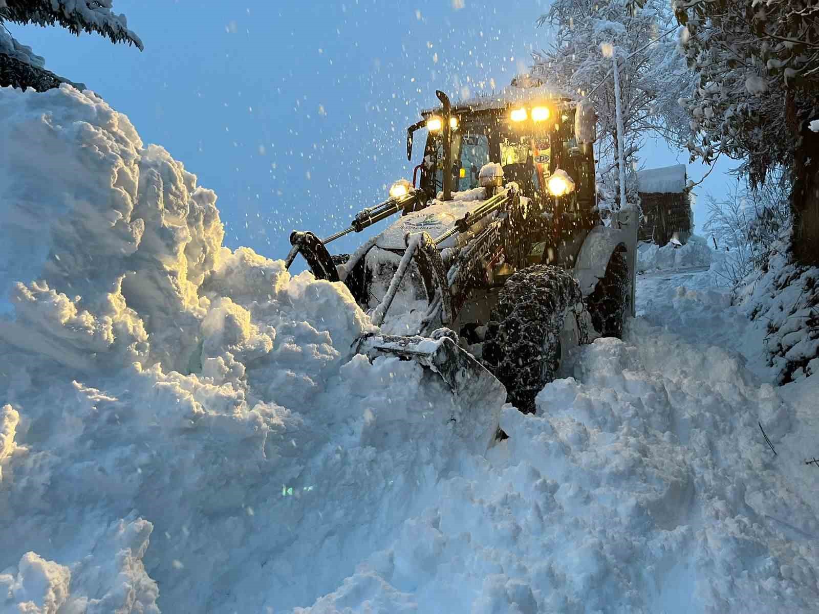 Rize’de Kar Yağışı: 63 Köy Yolu Ulaşıma Kapandı