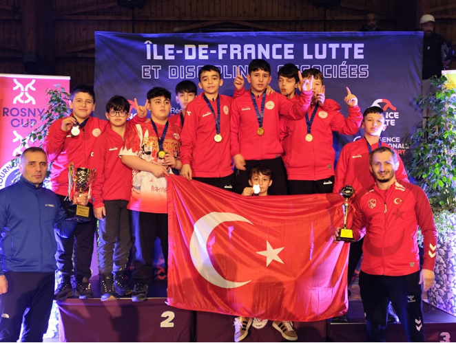Rize Gençlik Spor Kulübü, Rosny Cup Güreş Şampiyonası’nda Takım Halinde Şampiyon Oldu