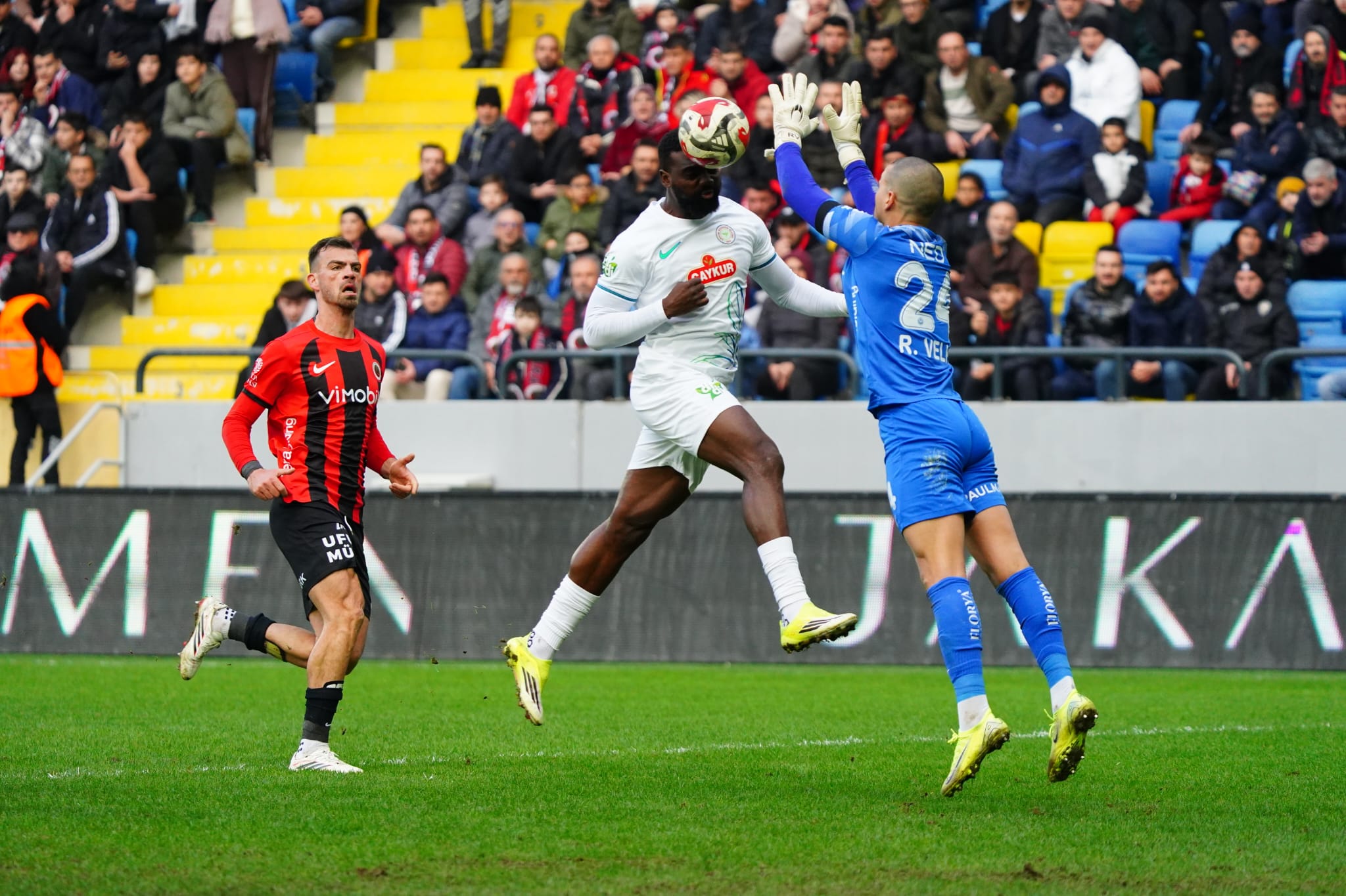 Rizespor Gençlerbirliği deplasmanından 1 puanla döndü