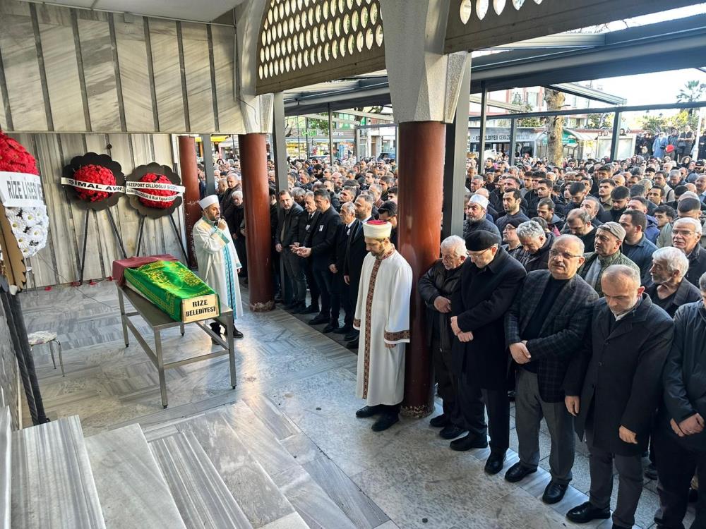 Rize’de 10. Kattan Düşerek Hayatını Kaybeden Akademisyen Son Yolculuğuna Uğurlandı