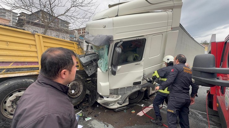 Pazar’da Tır Kazası: 1’i Ağır 4 Yaralı