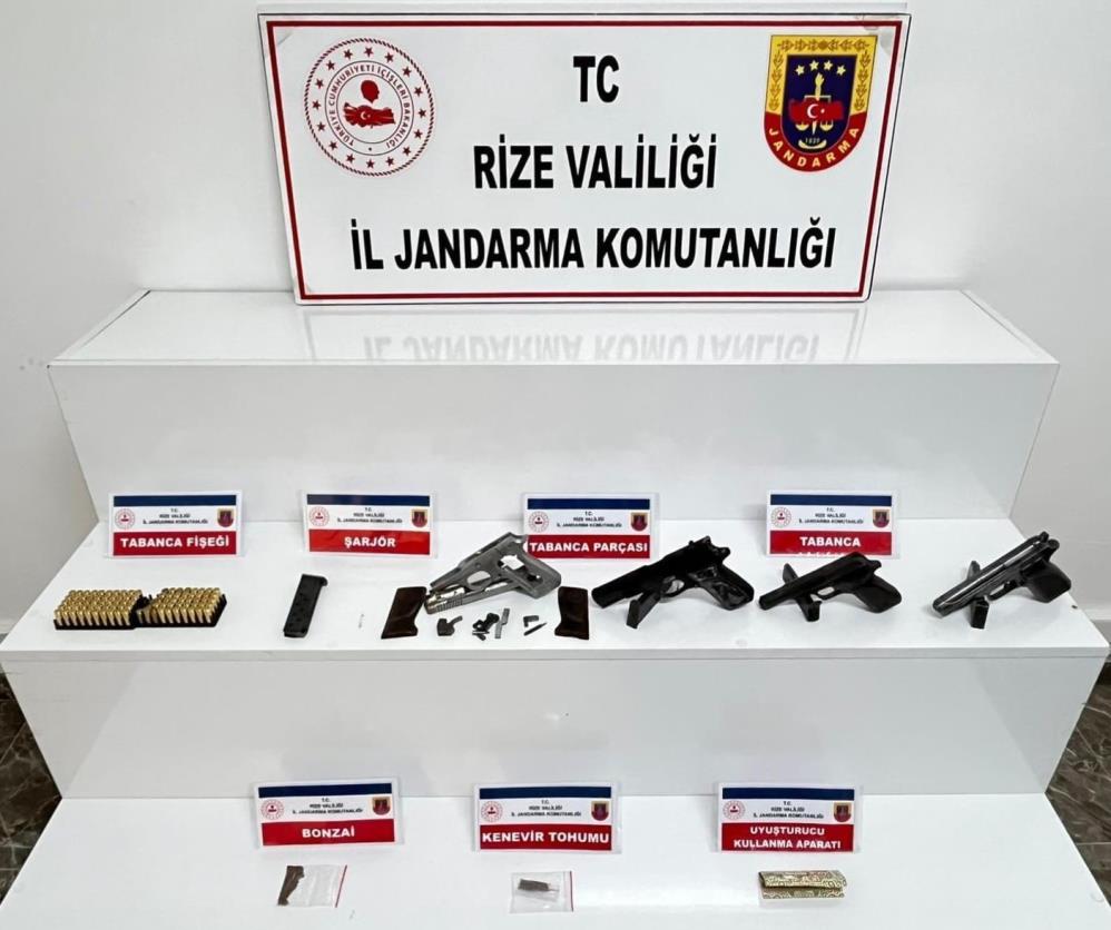 Rize’de Ruhsatsız Silah Ve Uyuşturucu Operasyonu