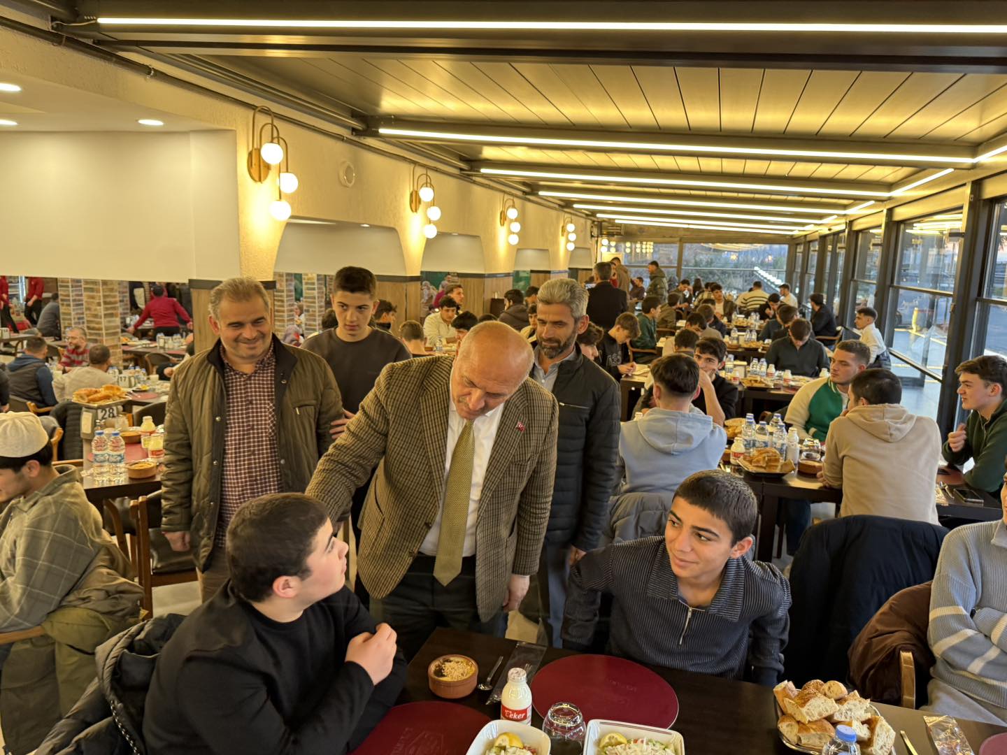 Çayeli Belediyesi Genç Hafızlar ve Öğrencilerle İftarda Buluştu