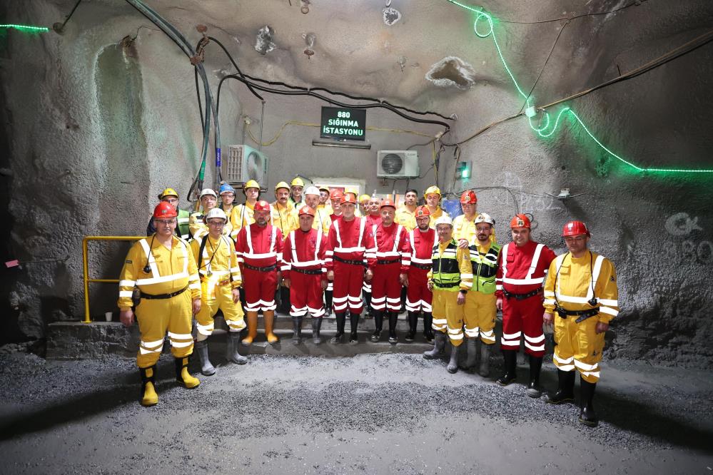 Bakan Işıkhan, Rize’de 320 Metre Yer Altında Madencilerle Sahur Yaptı