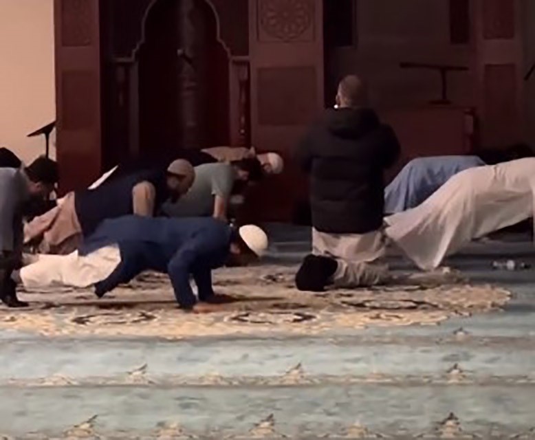 Teravih Sonrası “61 Şınav” Geleneği: Trabzonlu İmam ABD’de Gündem Oldu