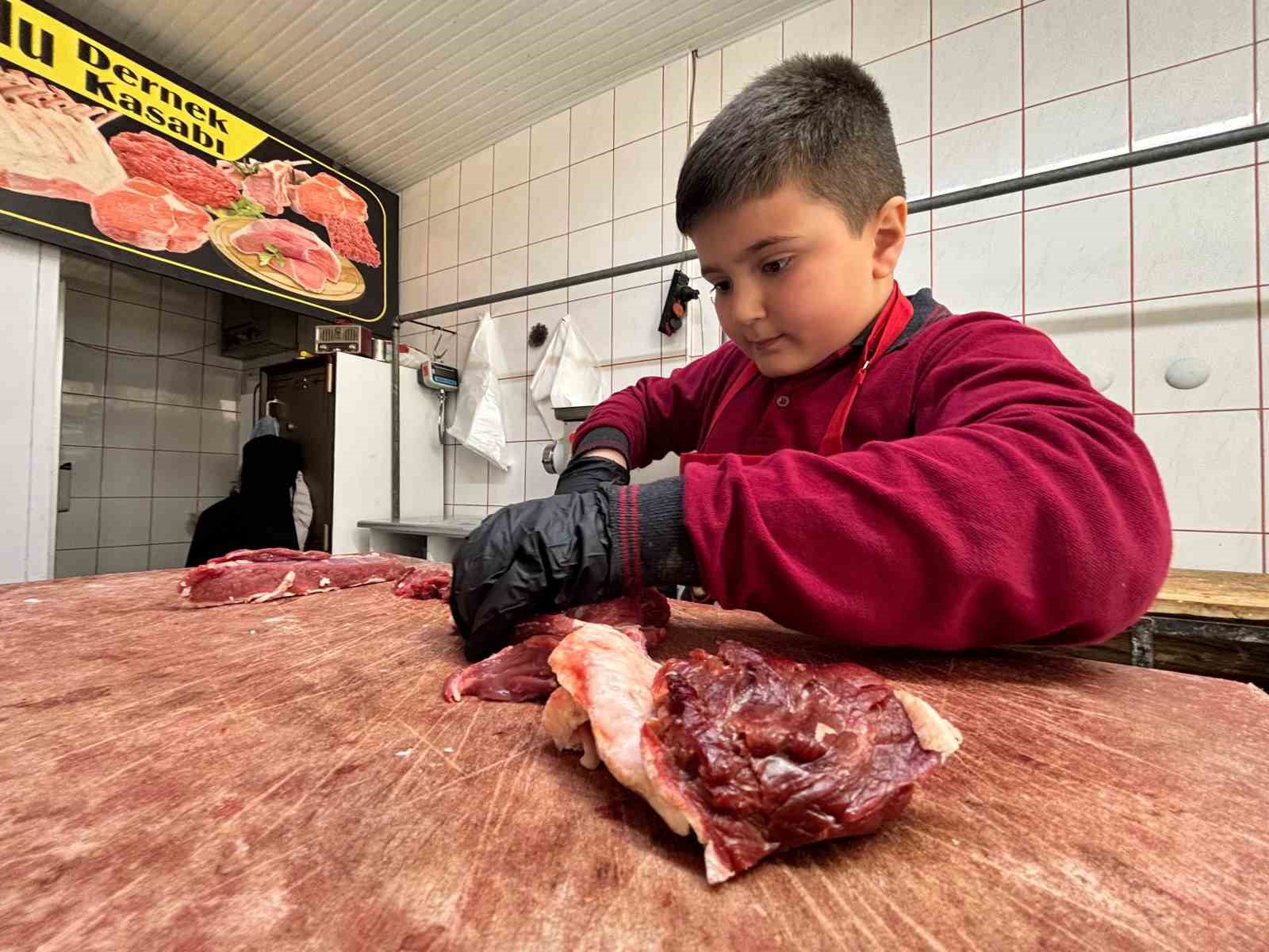 “Junior Kasap” Melih Sosyal Medyada İlgi Odağı Oldu