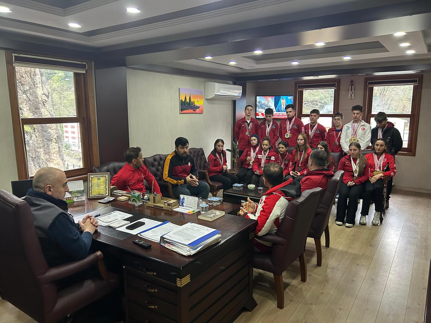 Türkiye Şampiyonu Çamlıhemşin Kayak Takımı’ndan Anlamlı Ziyaret