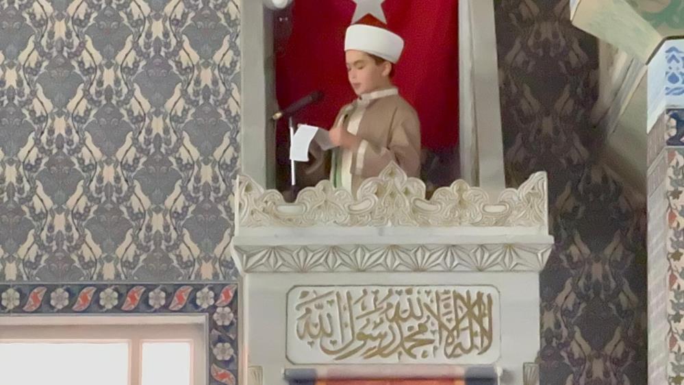 Rize’de 13 Yaşındaki Öğrenci Cuma Hutbesi Okudu