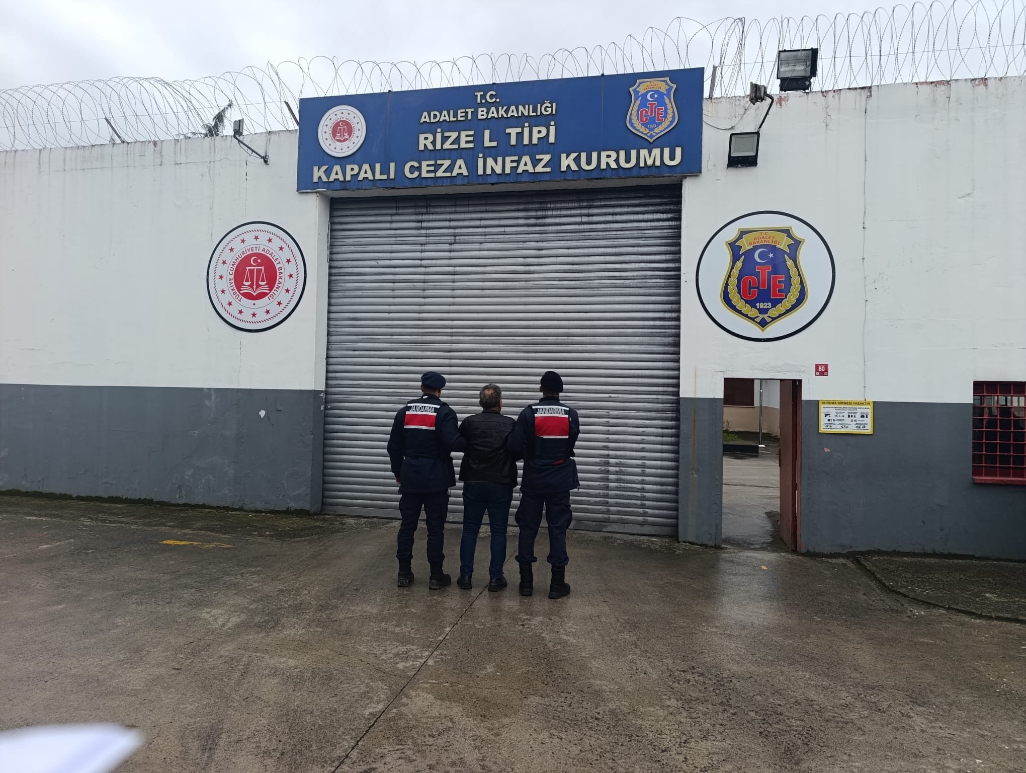 Rize’de Jandarmadan Uyuşturucu ve Asayiş Operasyonu: 6 Şüpheliye İşlem, 3 Kişi Tutuklandı