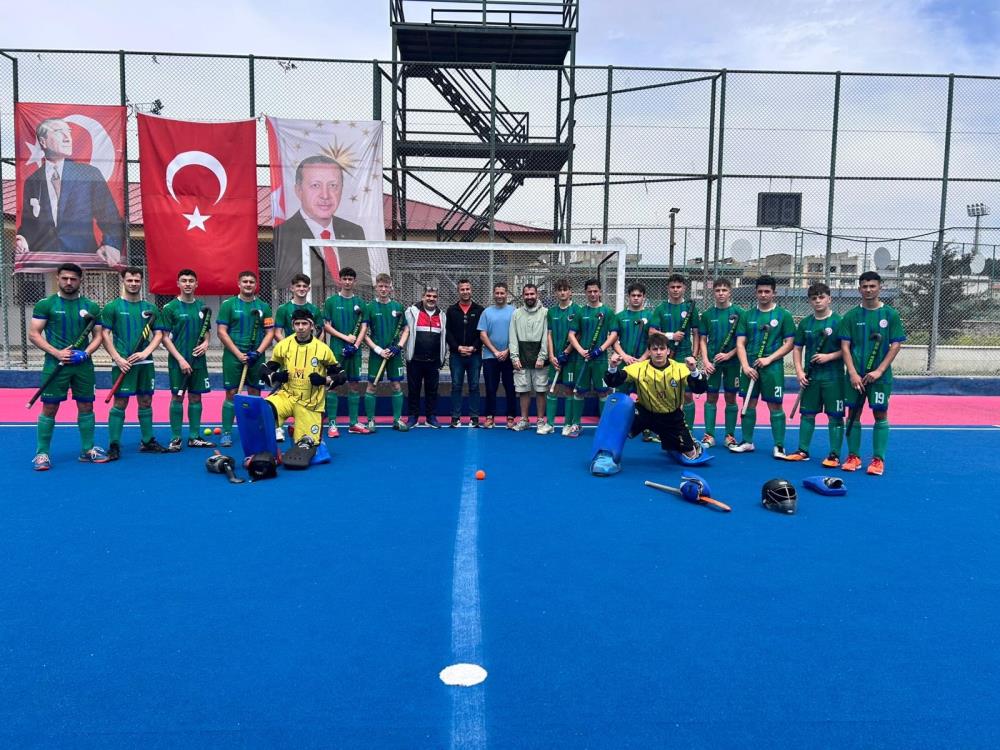 Ardeşen Anadolu İmam Hatip Lisesi, hokeyde Türkiye 3.'sü oldu