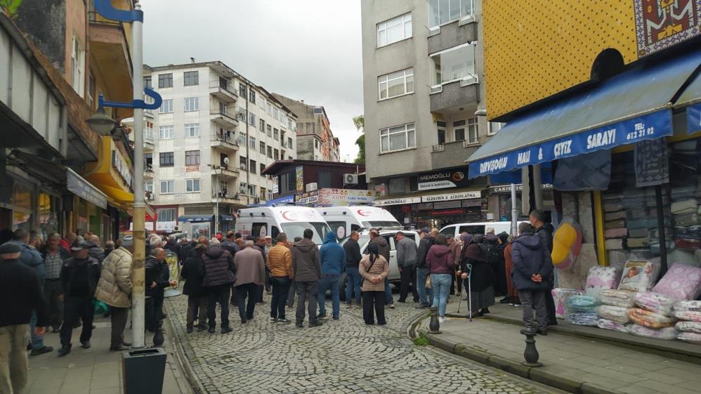 Rize’de Yaşlı Çifte Kamyonet Çarptı: Hastanede Ellerini Bırakmadılar