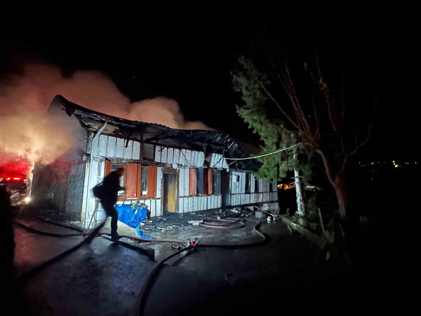 Trabzon’da Ev Yangını: 75 Yaşındaki Kadın Hayatını Kaybetti