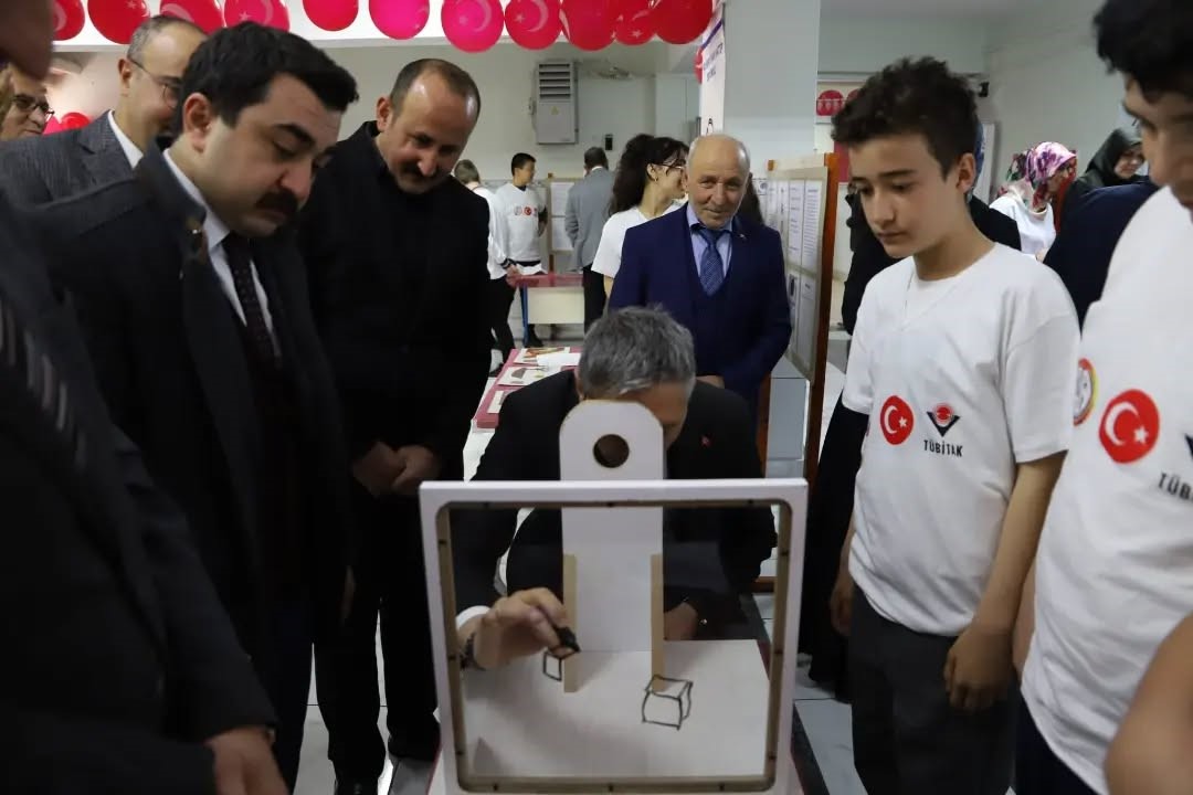 Bayburt Ortaokulu Öğrencilerinden Bilim Fuarı