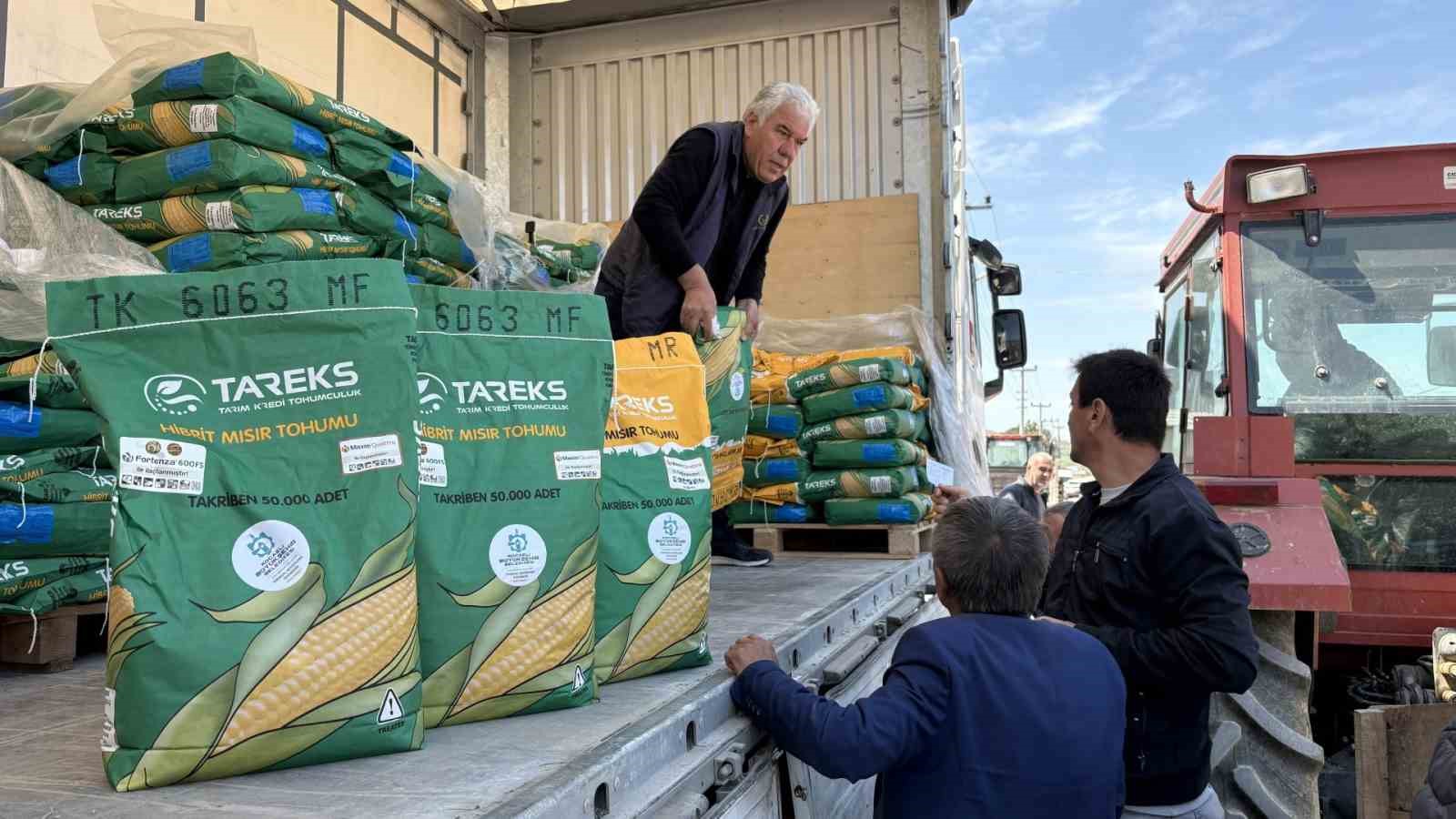 Çiftçiye 27 Milyonluk Destek: Traktörler Tarlalara İndi, Mısır Ekimi Başladı