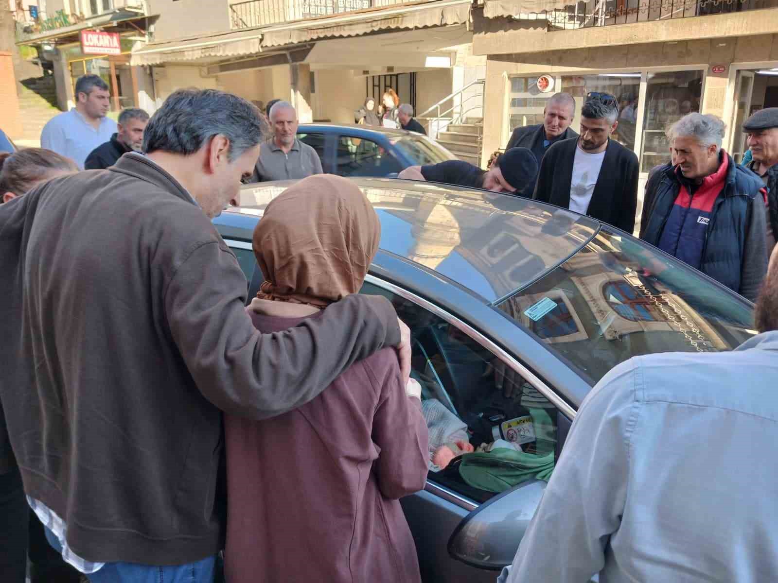 Bebek Arabada Kilitli Kaldı; Genç Anne Büyük Korku Yaşadı