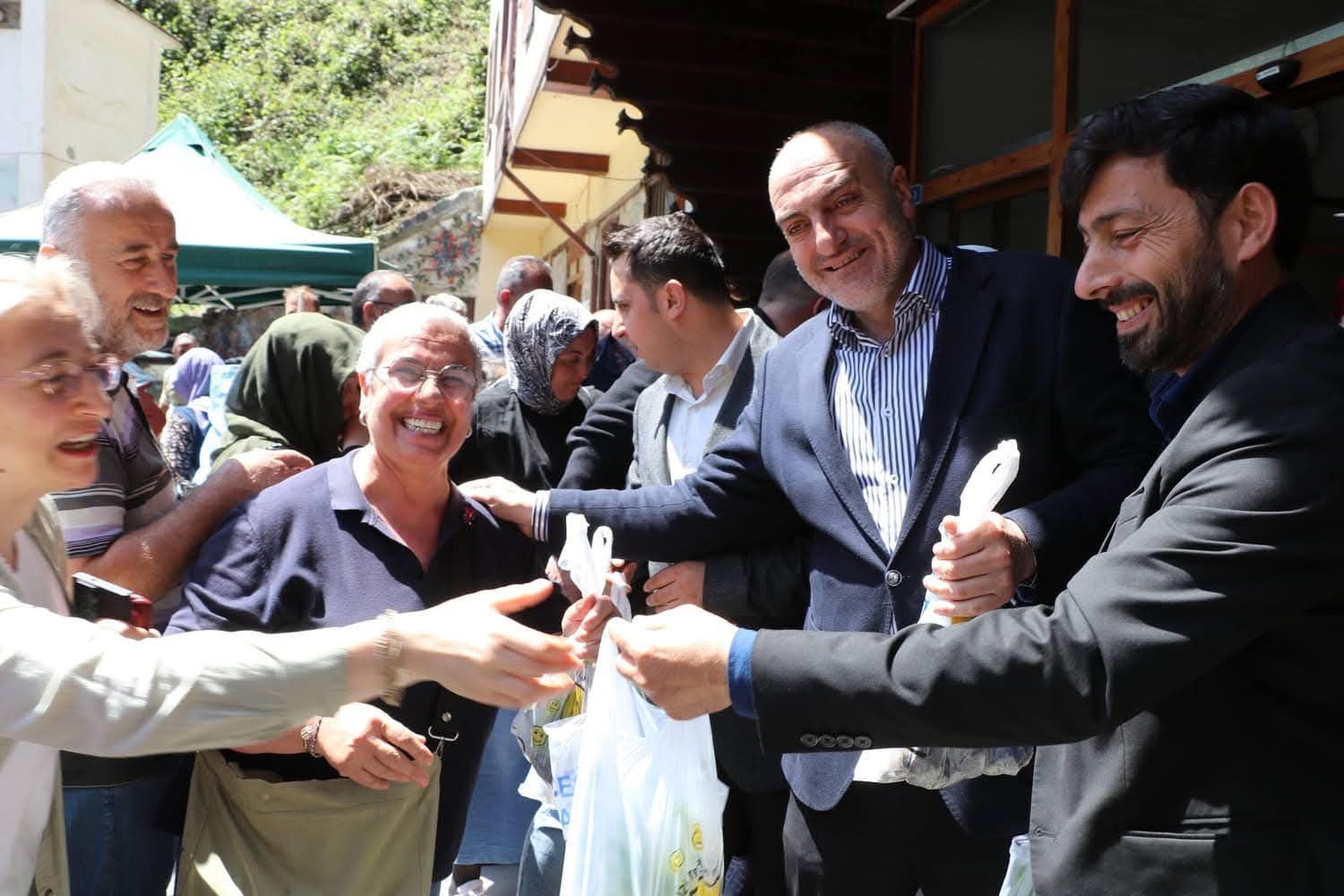 Çamlıhemşin’de Çiftçiler Günü’nde 19 Bin Fide Dağıtıldı