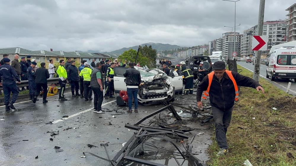 Rize’de Karadeniz Sahil Yolu Pazar ilçesinde Feci Kaza: 1 Ölü, 7 Yaralı
