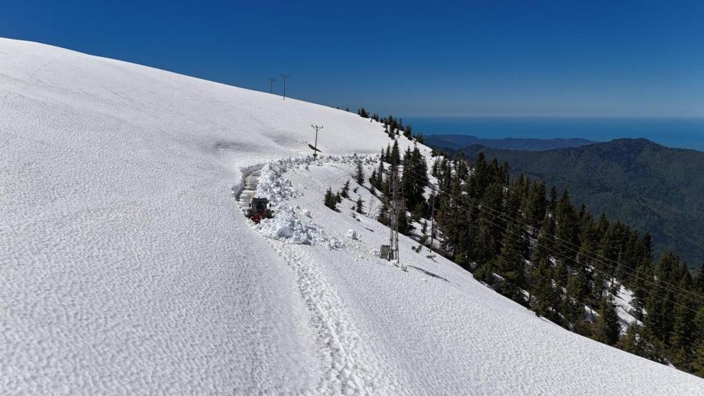Rize’de Yayla Yollarında Kar Temizleme Çalışması Sürüyor