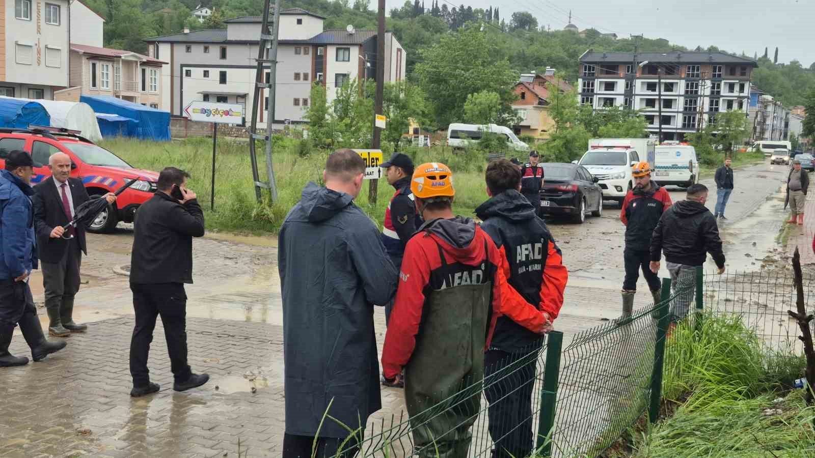 Bartın’da 5 Yol, 15 Ev Ve İş Yerinde Su Baskını Yaşandı, Mahsur Kalan 32 Kişi Kurtarıldı