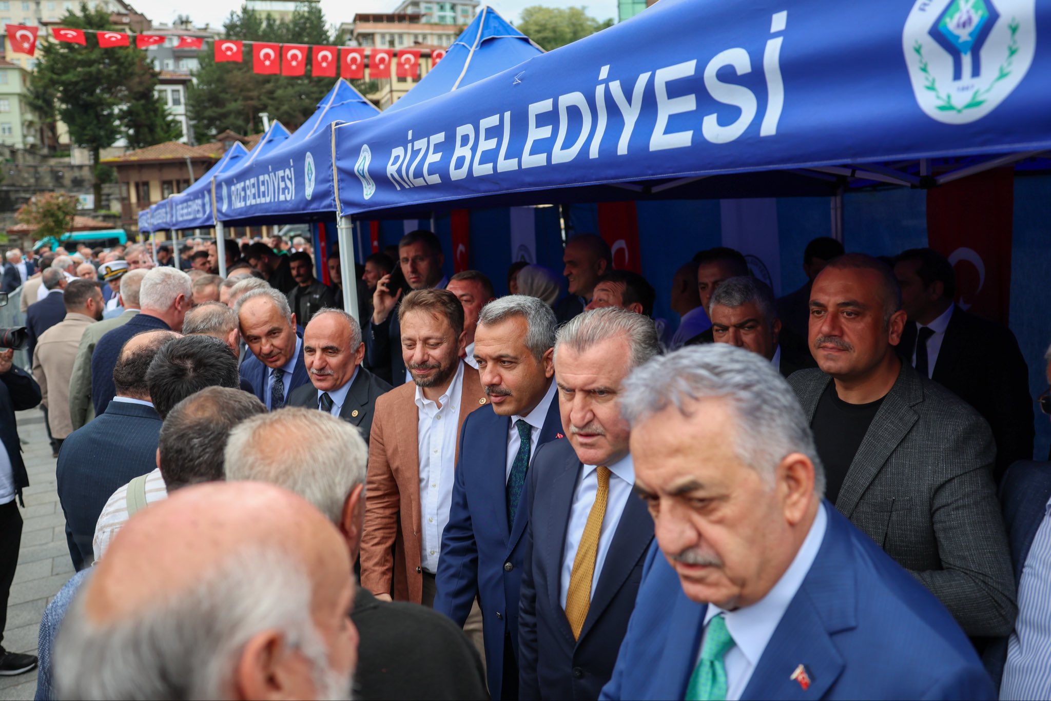 Rize’de Bayramlaşma Programında Protokol ve Vatandaşlar Bir Araya Geldi