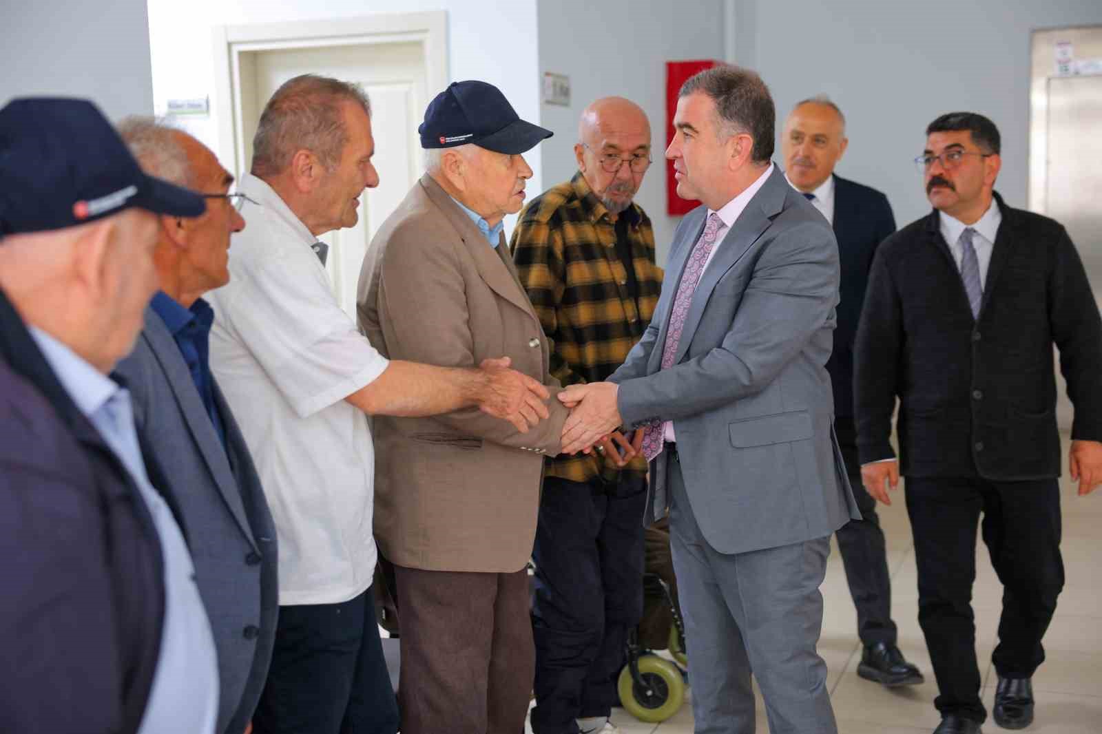 Bayburt Huzurevi Sakinlerine Bayram Ziyareti