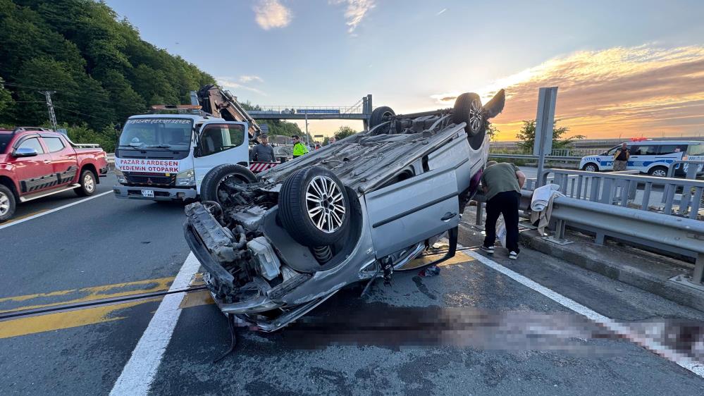 Rize’de Bariyerlere Çarpan Otomobil Takla Attı: 4 Yaralı