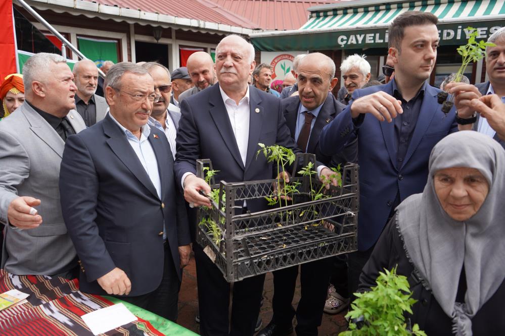 Şemsi Bayraktar Rize’de Uyardı: “Çiftçi Afetlerle Ayakta Kalmaya Çalışıyor”