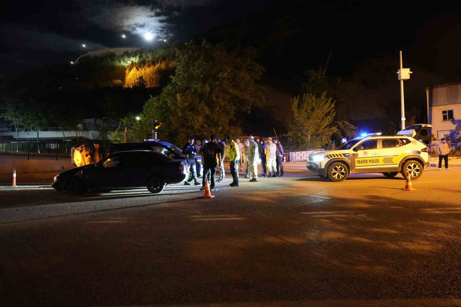 Gümüşhane’de Alkollü Sürücü Jandarma Aracına Çarptı, Ehliyetine El Konuldu