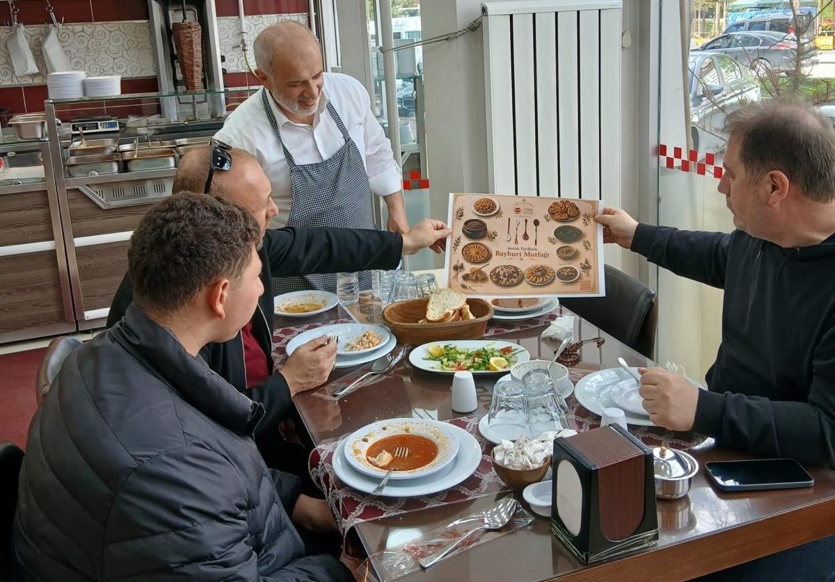Bayburt’ta Lokantalara Yöresel Lezzetleri Tanıtan Servis Materyalleri Dağıtıldı