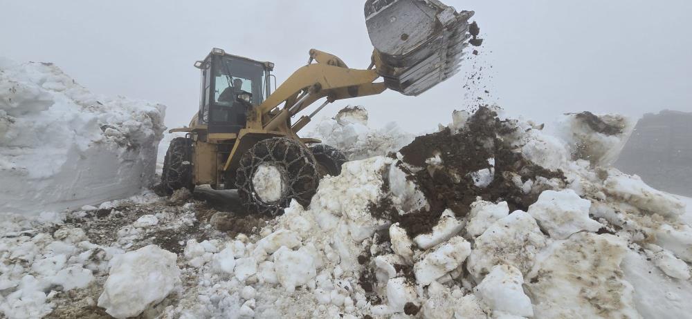 Haziran Güneşi Yayla Yollarını Açtırdı: Rize’de Kar Mesaisi Başladı