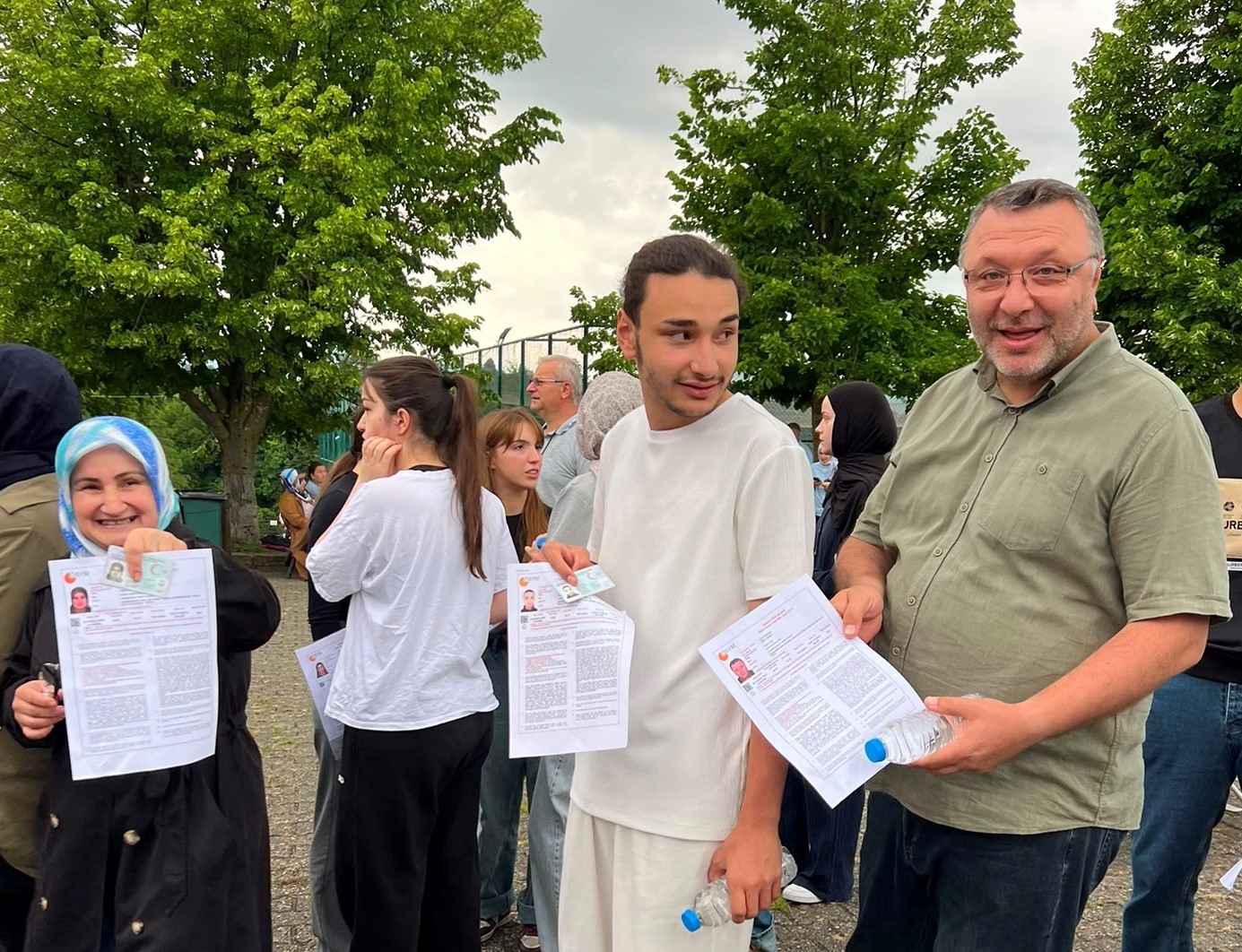 Anne, Baba Ve Oğul Aynı Okulda Yks Heyecanı Yaşadı