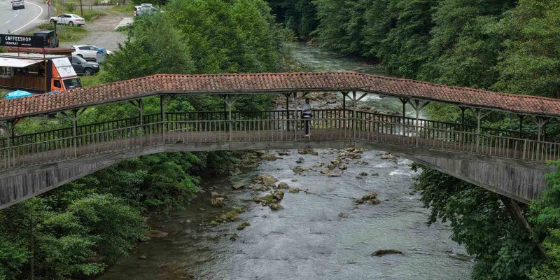 Trabzon'un Tarihi Kiremitli Köprüsü Ziyaretçi Akınına Uğruyor!