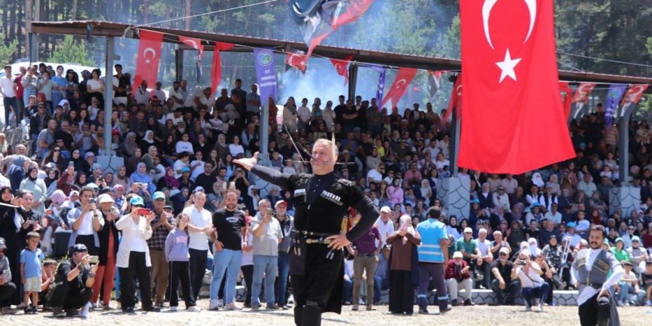 Şenkaya’da Bal Festivali’nde Rekor Katılım: 20 Bin Kişi Şirankes’te Buluştu